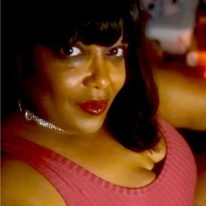 Meet your Posher, Crystal